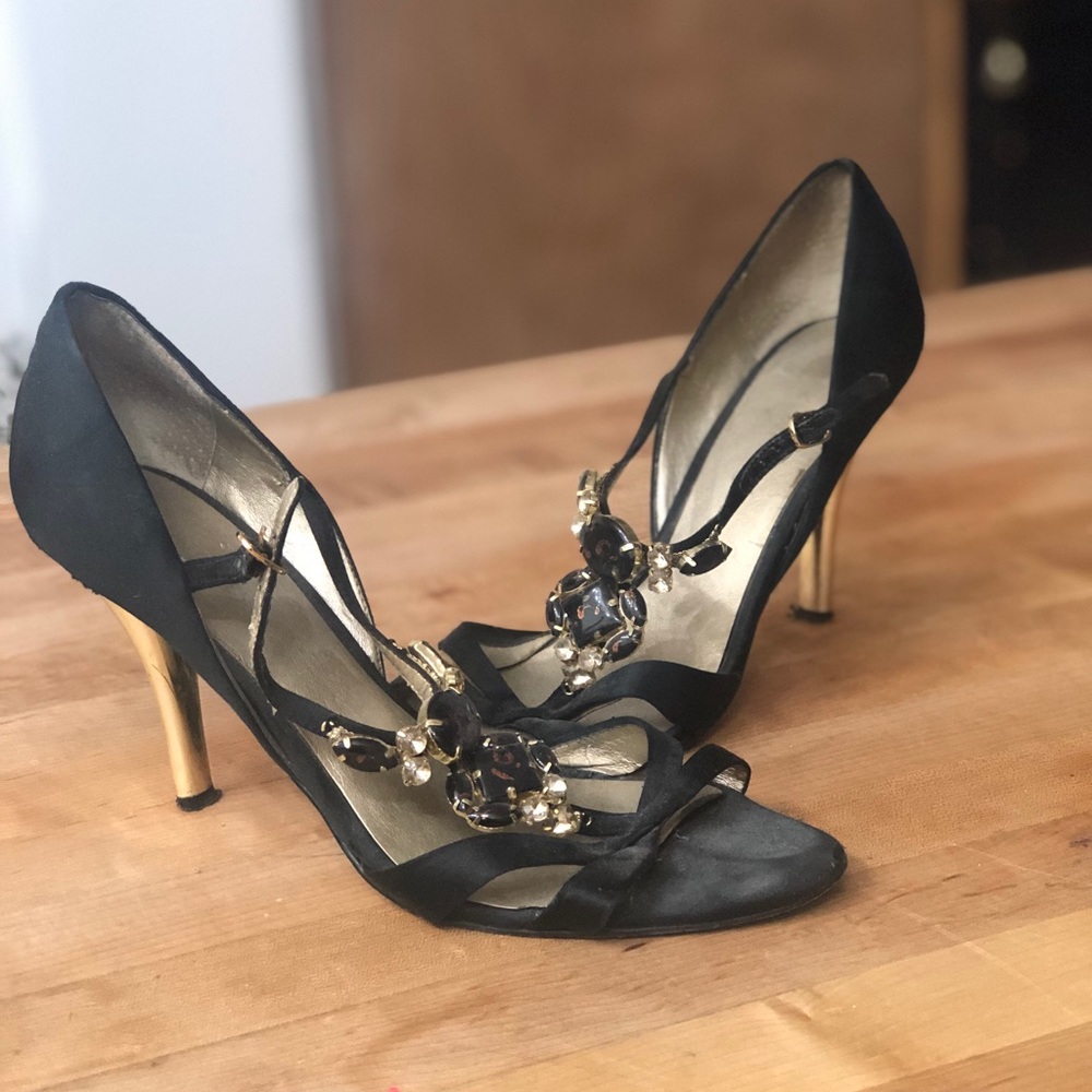 High heel shoes with gems